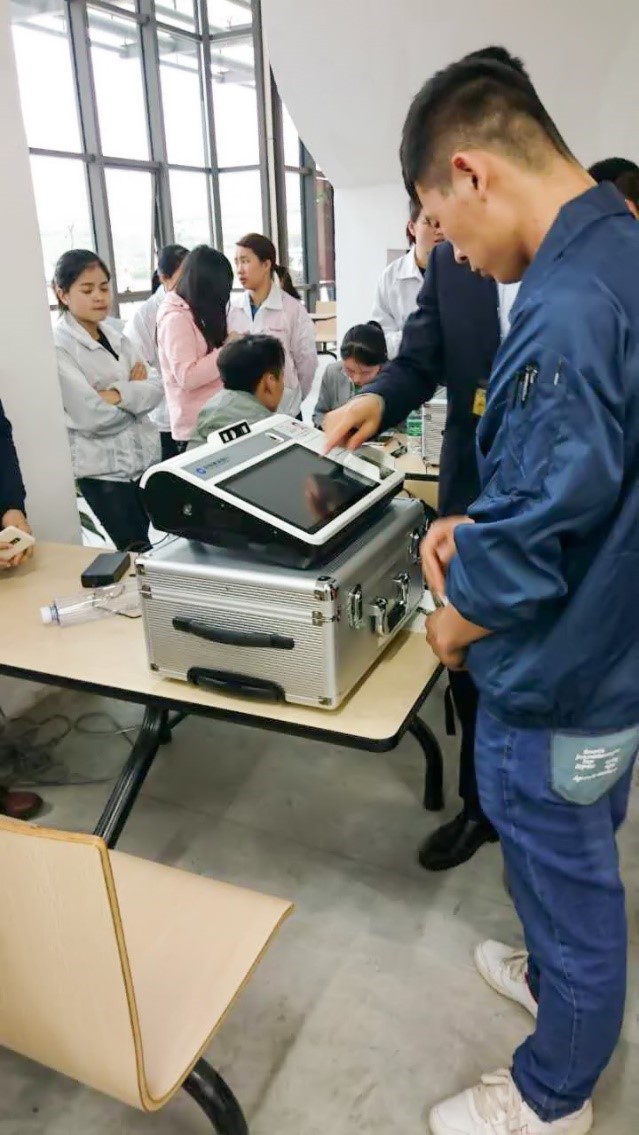 中国建设银行:便携发卡机 (MT300A)